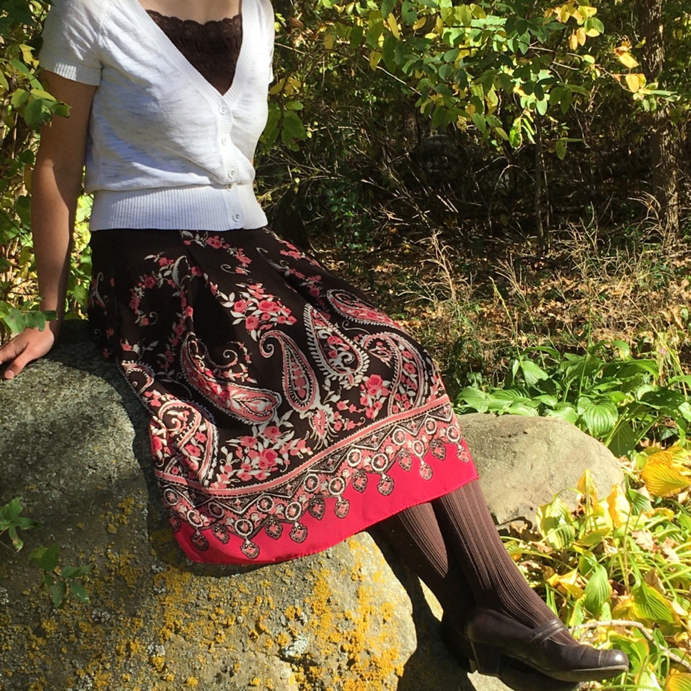 East 5th skirt, size 8. 100% polyester.